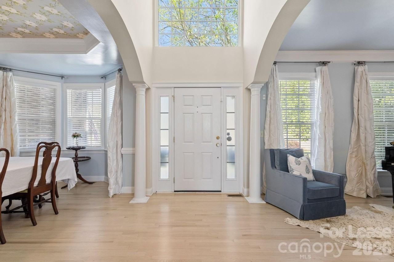 4442 Huntscroft Ln - Photo 2 of 18