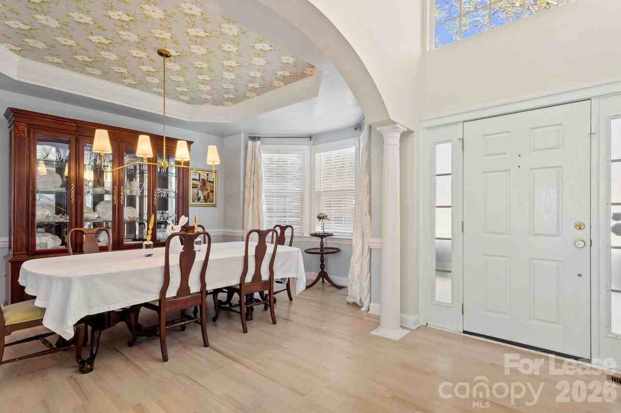 4442 Huntscroft Ln - Photo 4 of 18
