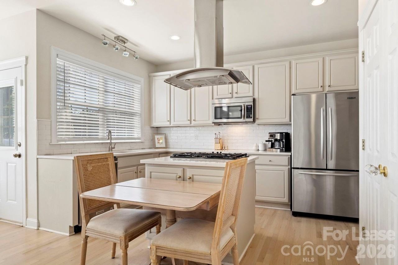 4442 Huntscroft Ln - Photo 5 of 18