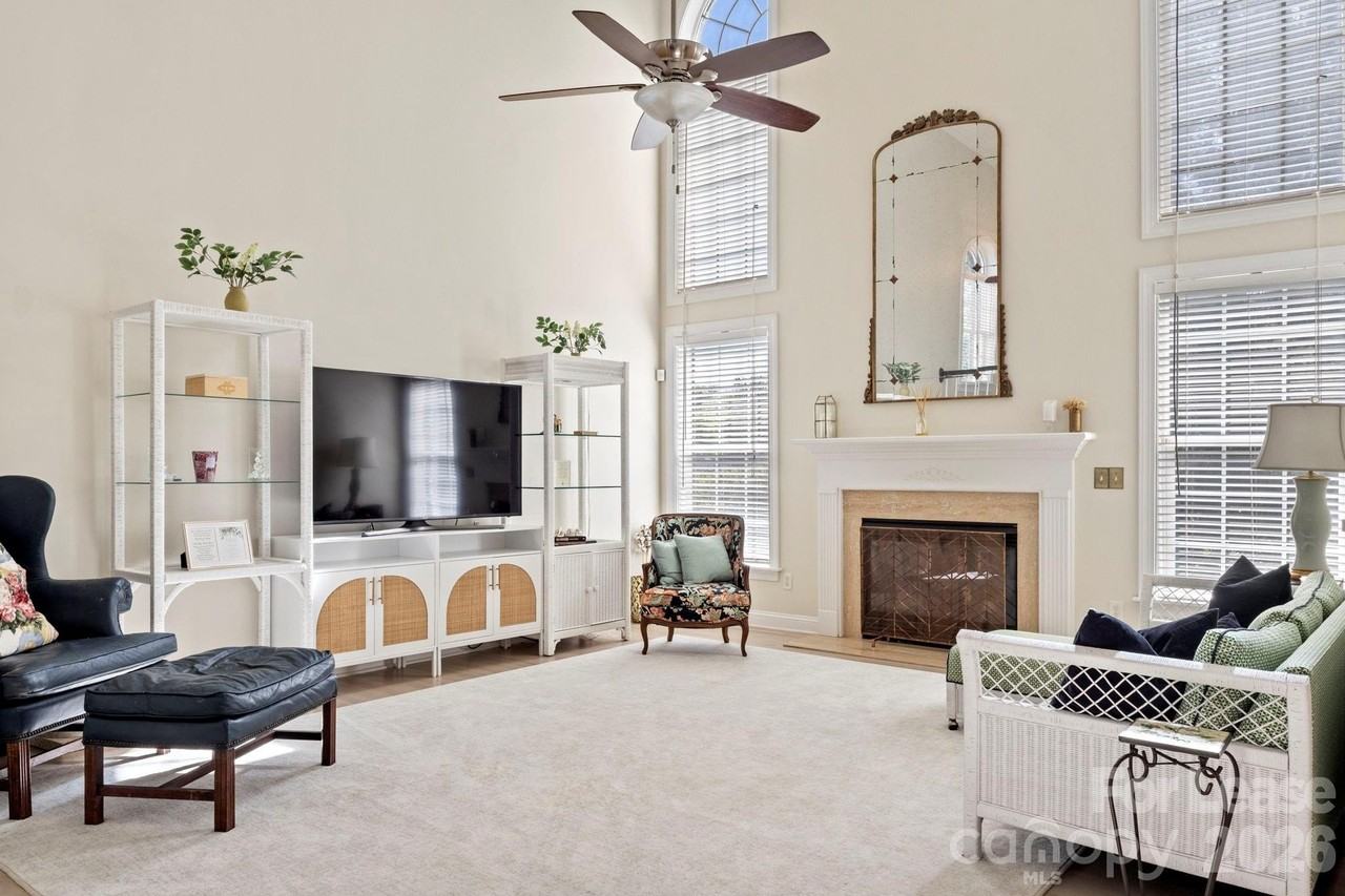 4442 Huntscroft Ln - Photo 7 of 18