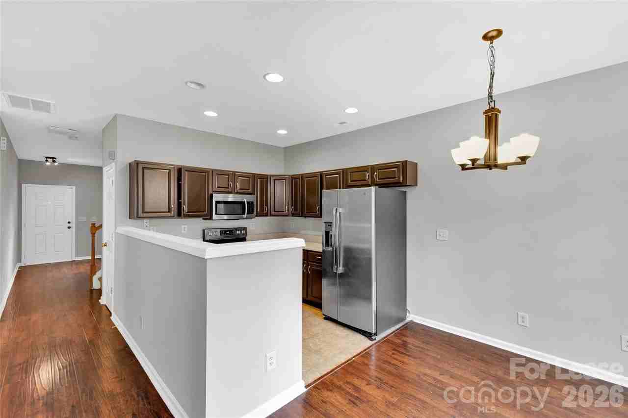 11054 Dixie Hills Dr - Photo 2 of 22
