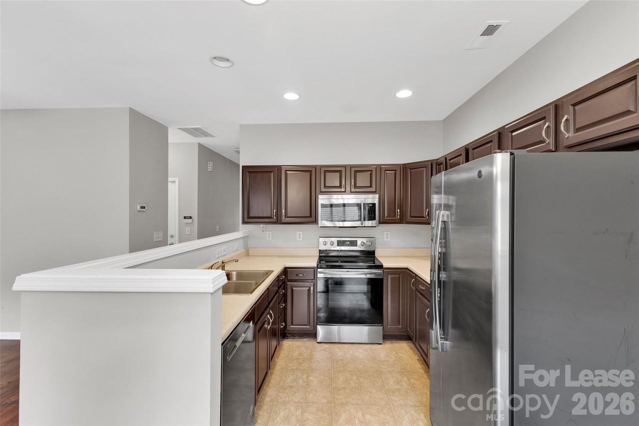 11054 Dixie Hills Dr - Photo 3 of 22