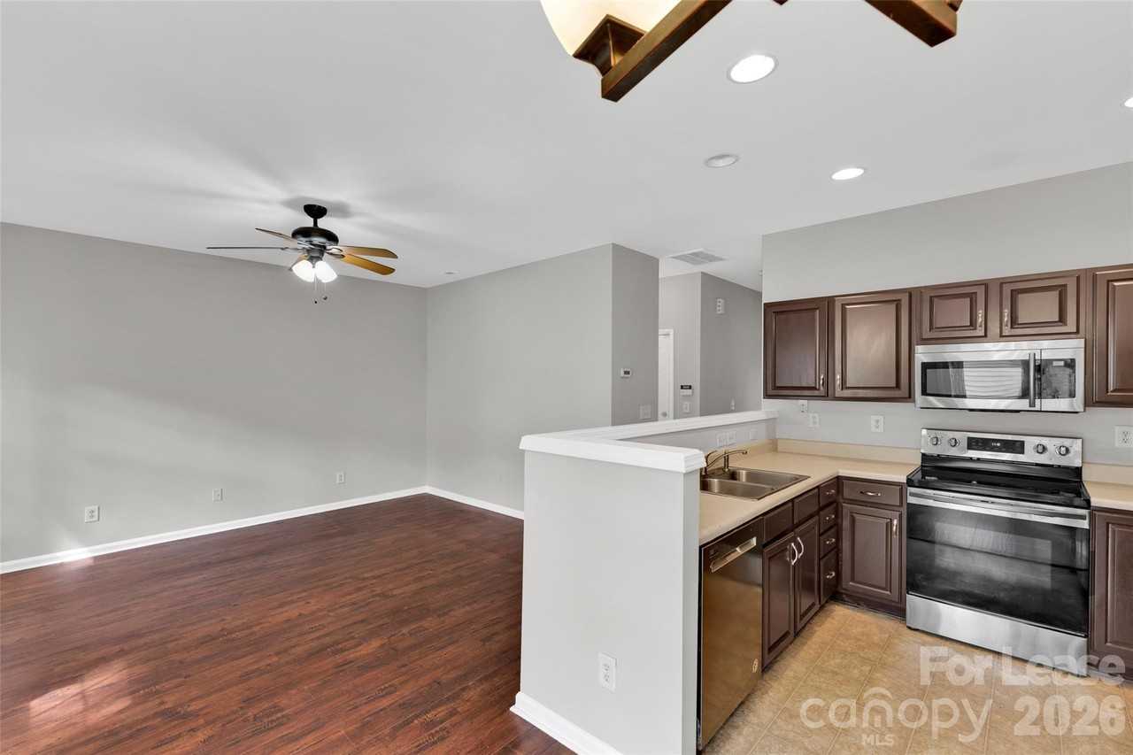 11054 Dixie Hills Dr - Photo 4 of 22