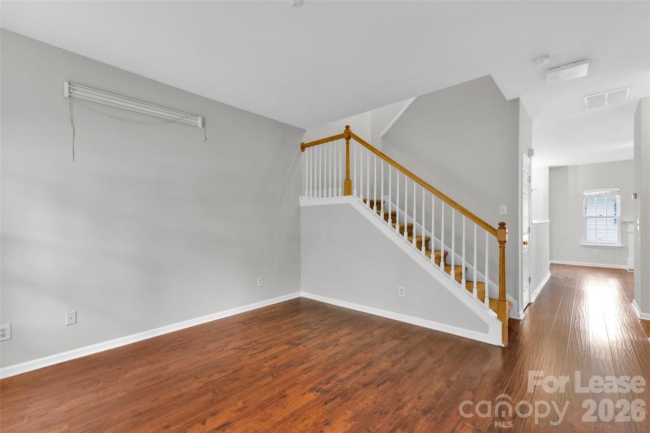 11054 Dixie Hills Dr - Photo 5 of 22