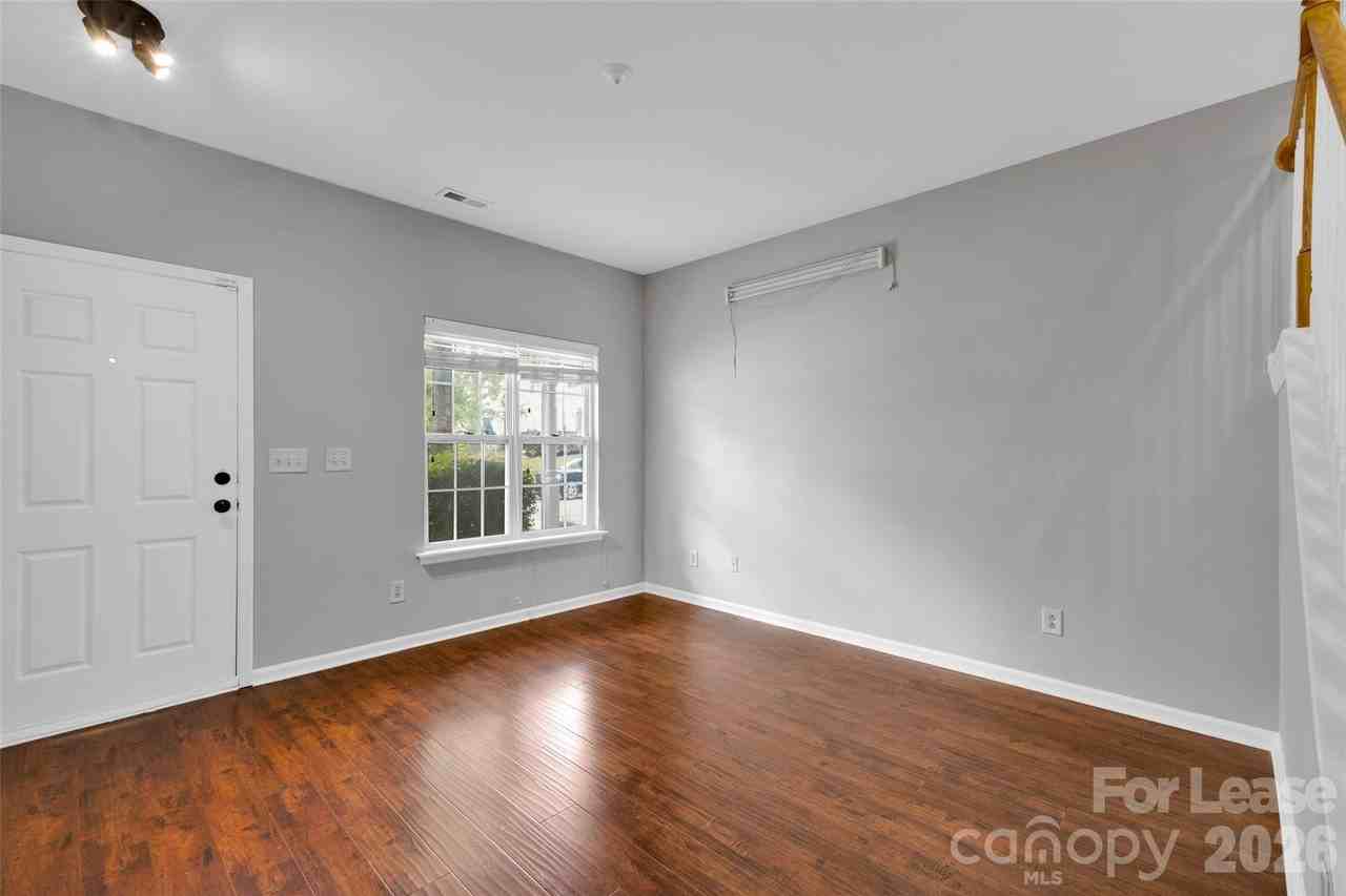 11054 Dixie Hills Dr - Photo 6 of 22