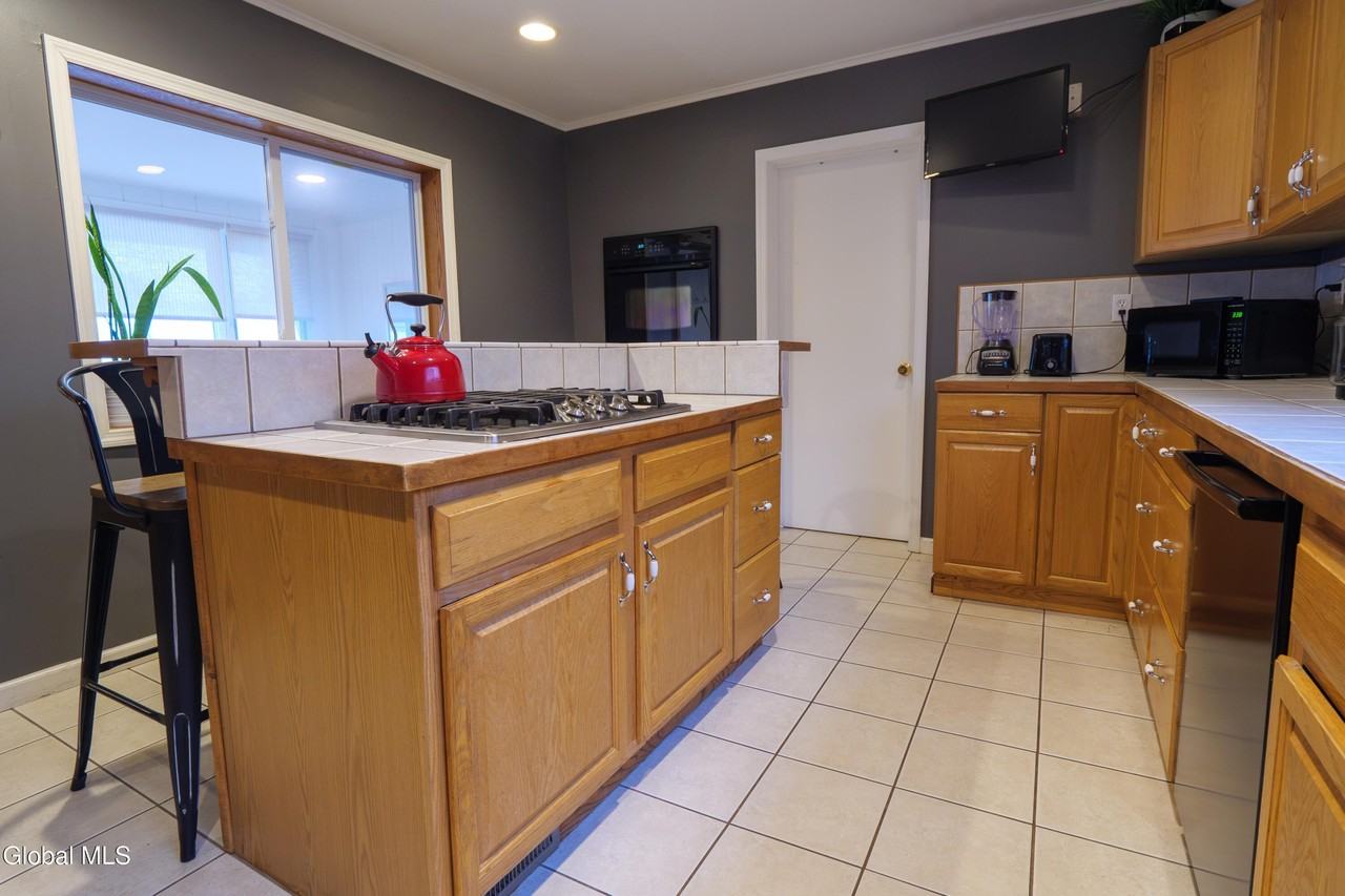 254 Grand Ave - Photo 5 of 16
