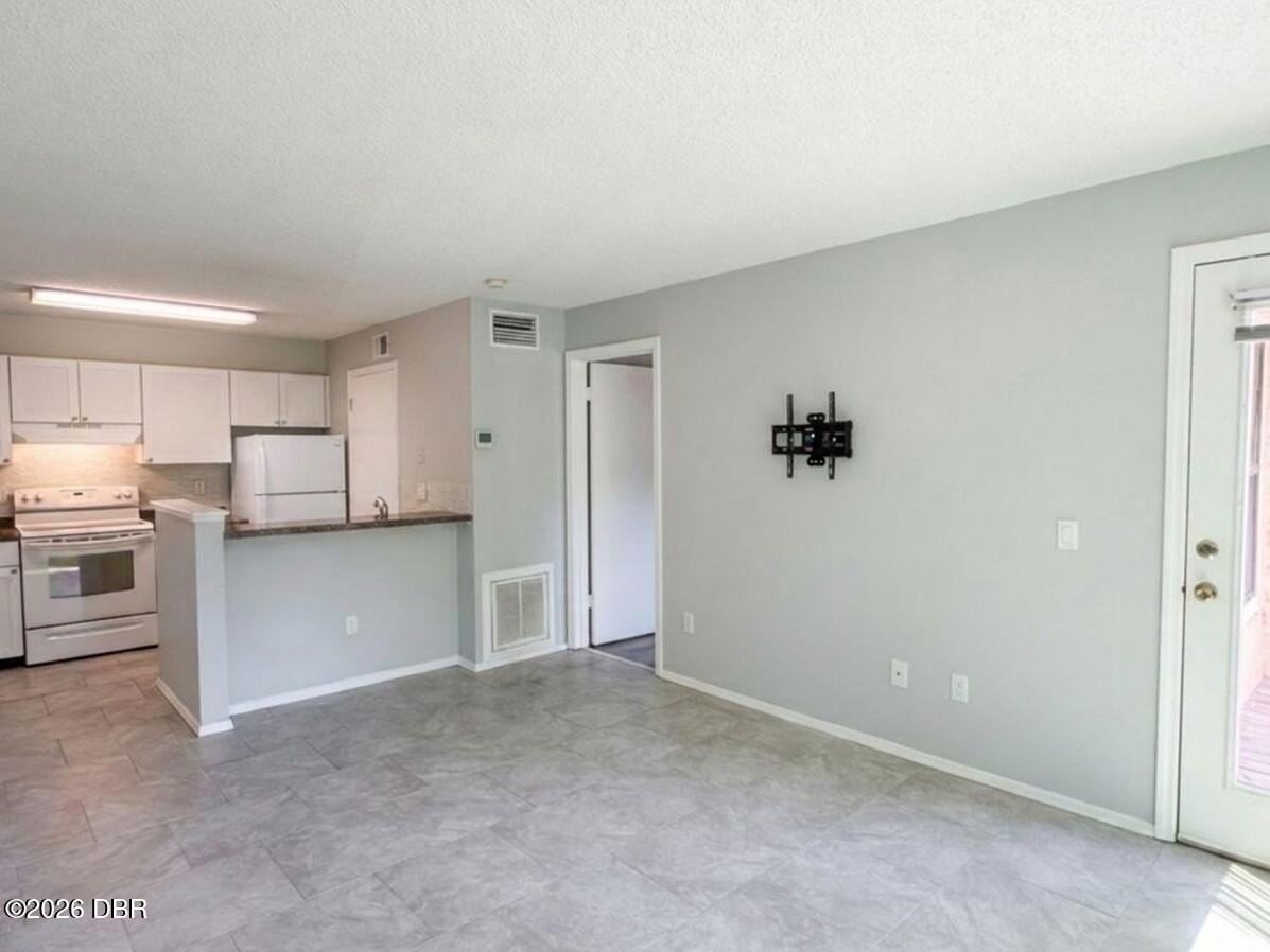 1401 S Palmetto Ave #111 - Photo 6 of 32