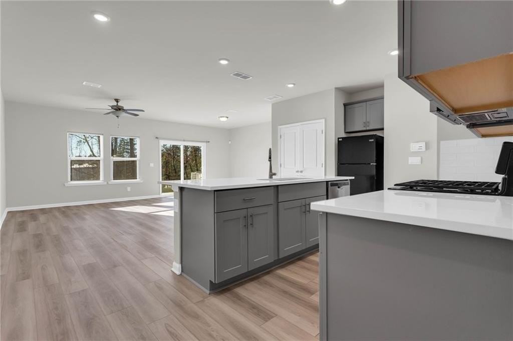 1645 Villageside Ct - Photo 5 of 31