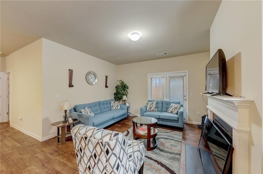 602 Dodson Lake Ct - Photo 3 of 11