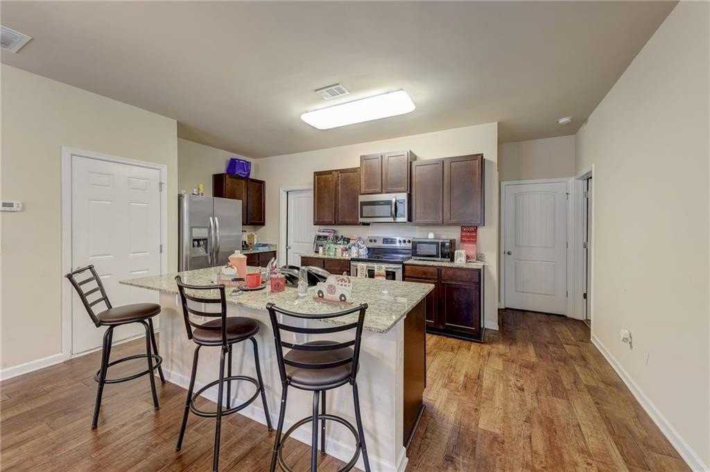 602 Dodson Lake Ct - Photo 4 of 11