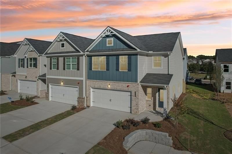 405 Lanier Cir - Photo 2 of 35