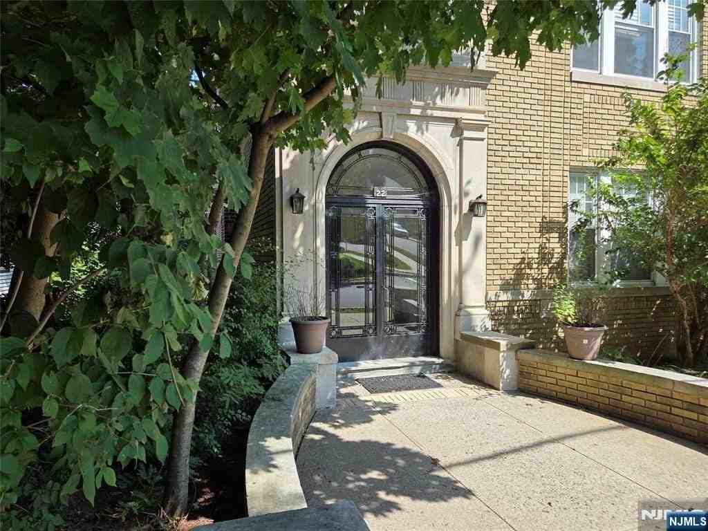 22 Seymour St - Photo 2 of 24