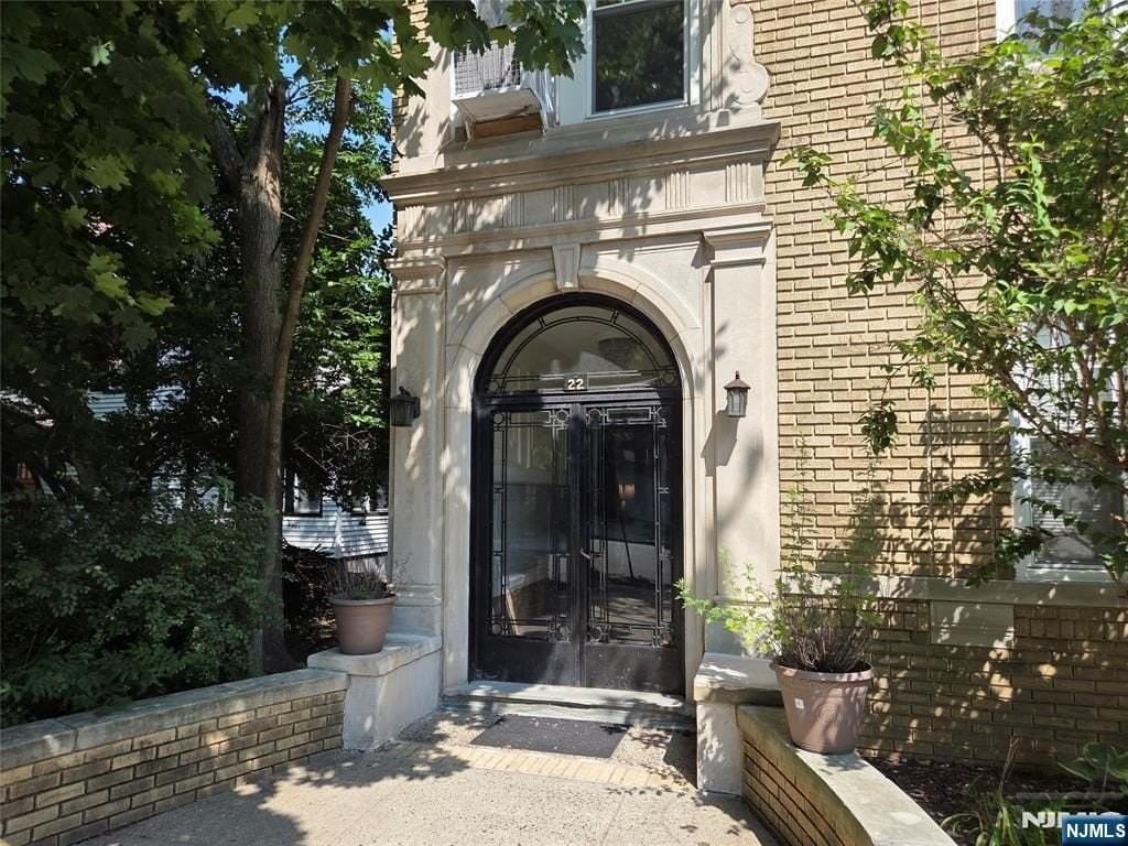 22 Seymour St - Photo 3 of 24