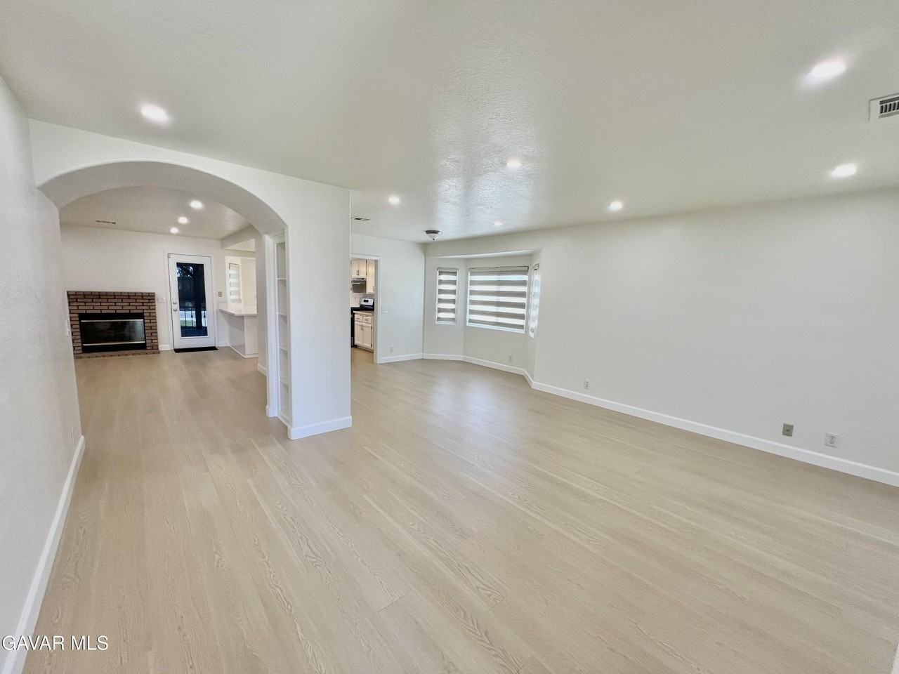 759 E Avenue J6 - Photo 5 of 50