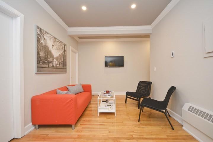 393 Nelson St - Photo 4 of 10
