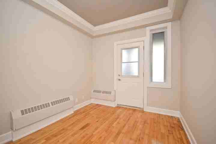 393 Nelson St - Photo 5 of 10