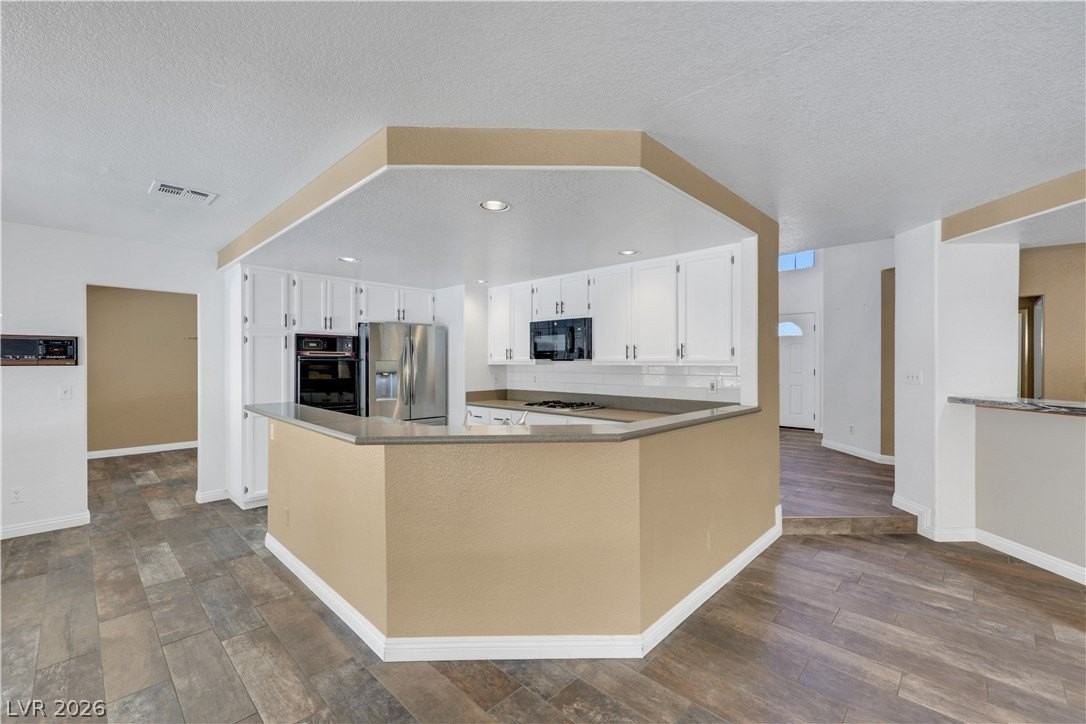 815 Stillwater Ln - Photo 6 of 19