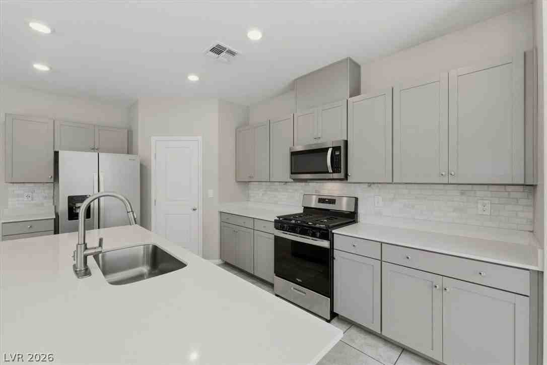 4061 Campeche Ave - Photo 5 of 23