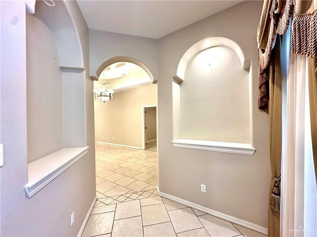 4104 San Roman St - Photo 7 of 35