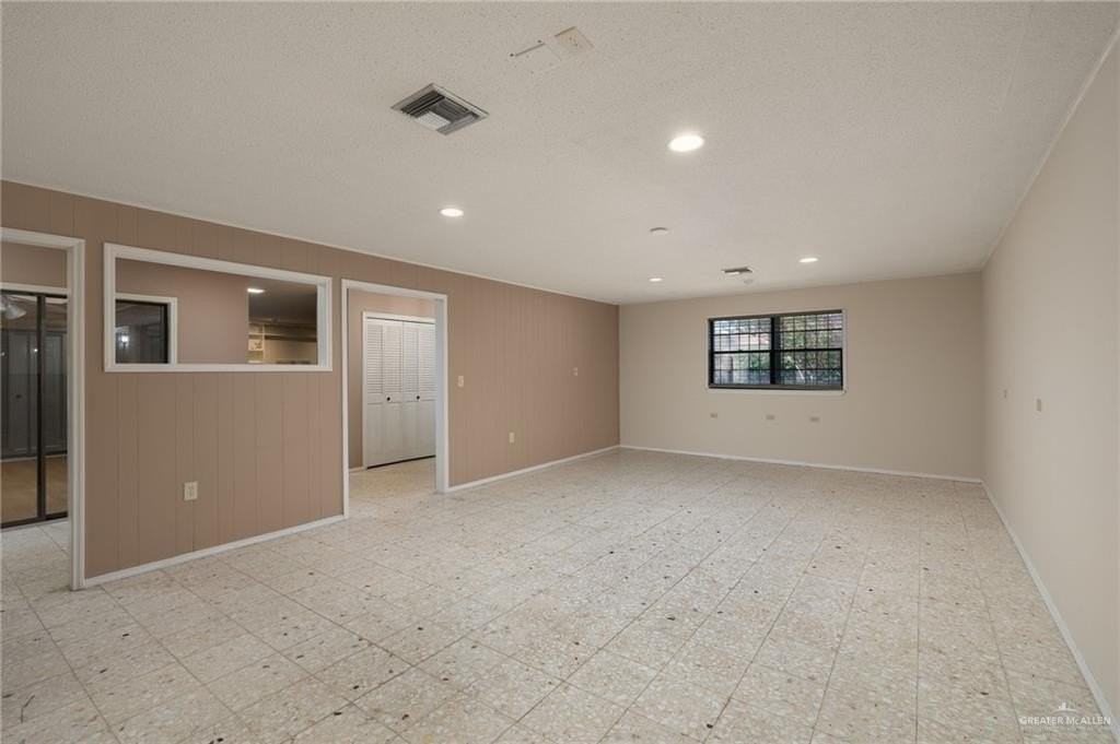 428 Vermont Ave - Photo 3 of 18