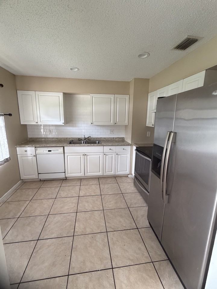 1561 S Boundary St #1 - Photo 2 of 20