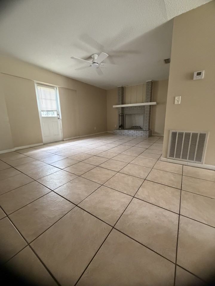 1561 S Boundary St #1 - Photo 3 of 20