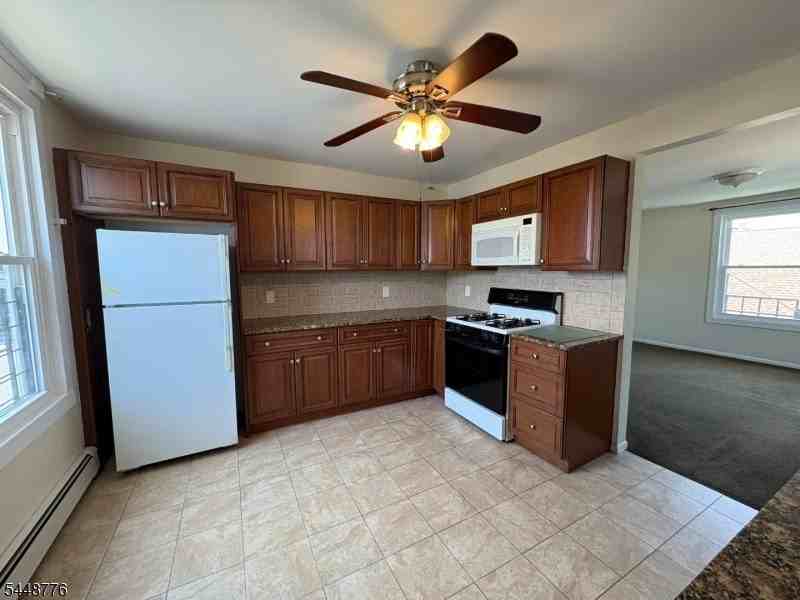 370 Main St - Photo 7 of 21