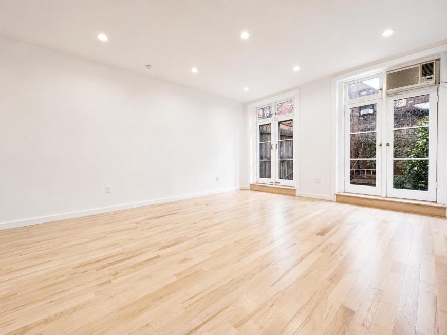 54 W 9th St - Photo 3 of 10