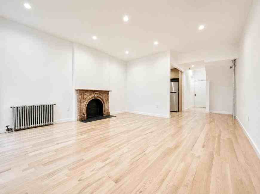 54 W 9th St - Photo 4 of 10