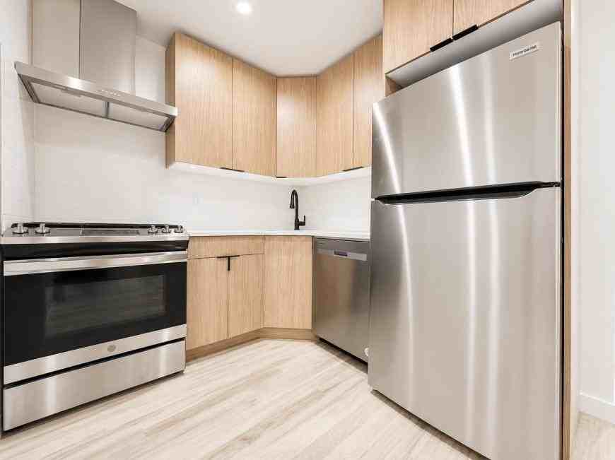 54 W 9th St - Photo 5 of 10