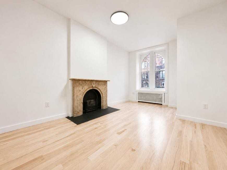 54 W 9th St - Photo 6 of 10