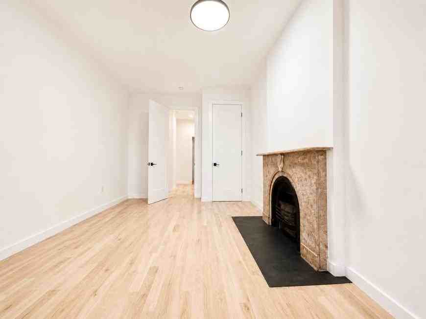 54 W 9th St - Photo 7 of 10