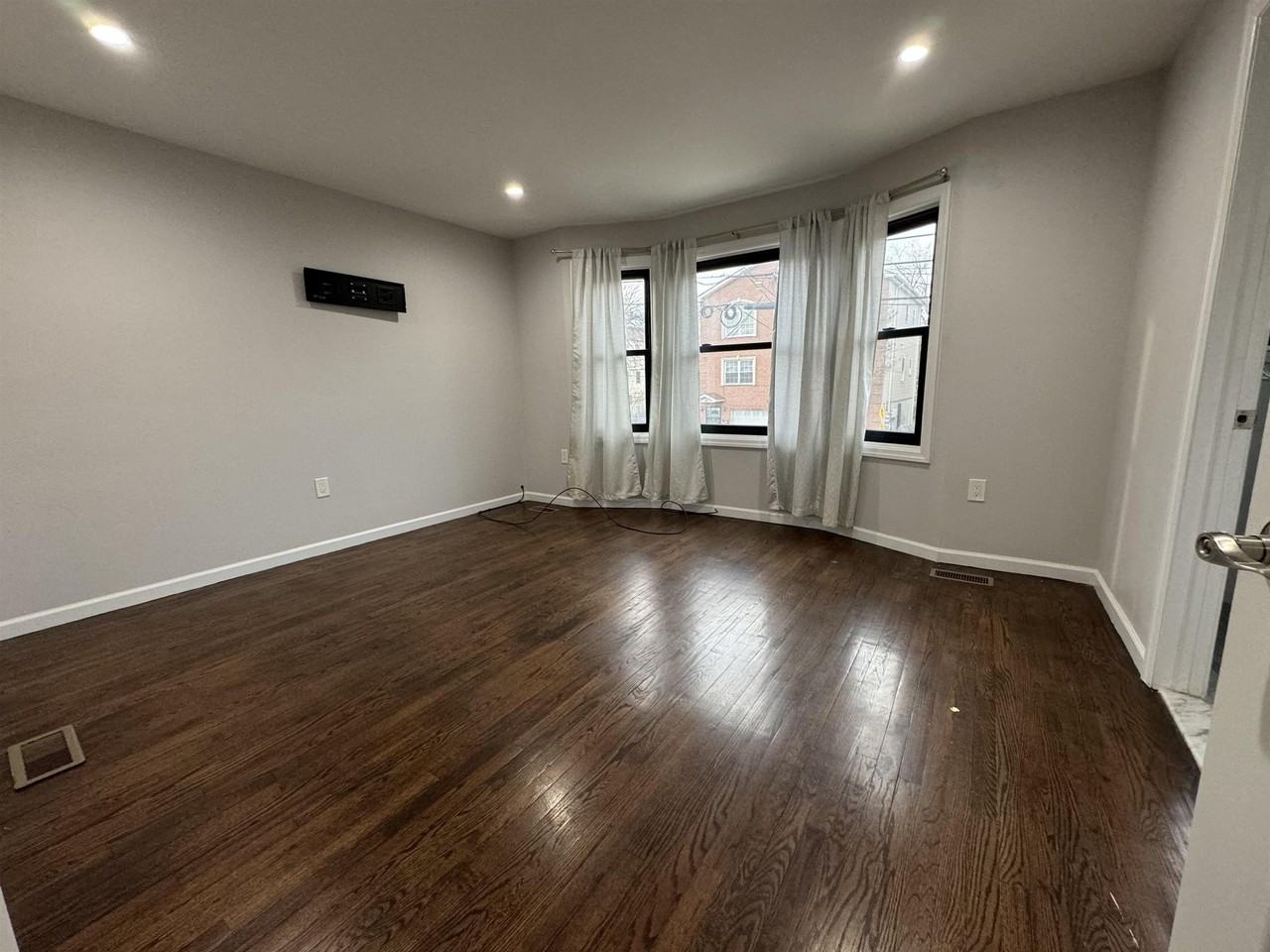 298 Arlington Ave #2 - Photo 5 of 32
