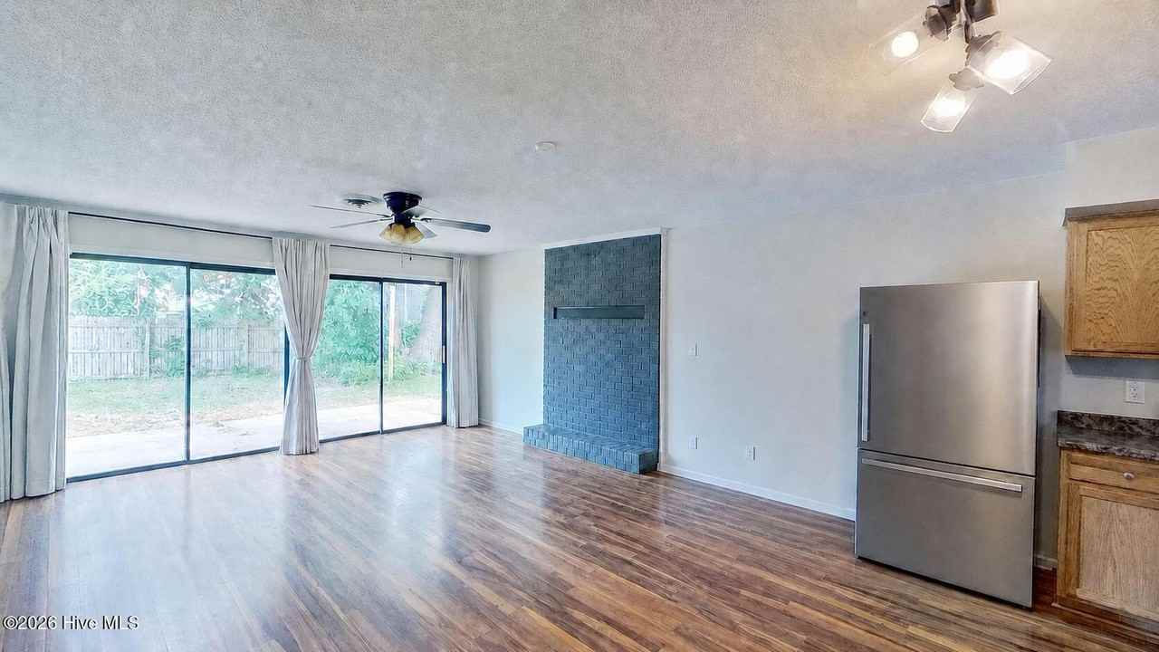 301 Dennis Rd - Photo 2 of 20