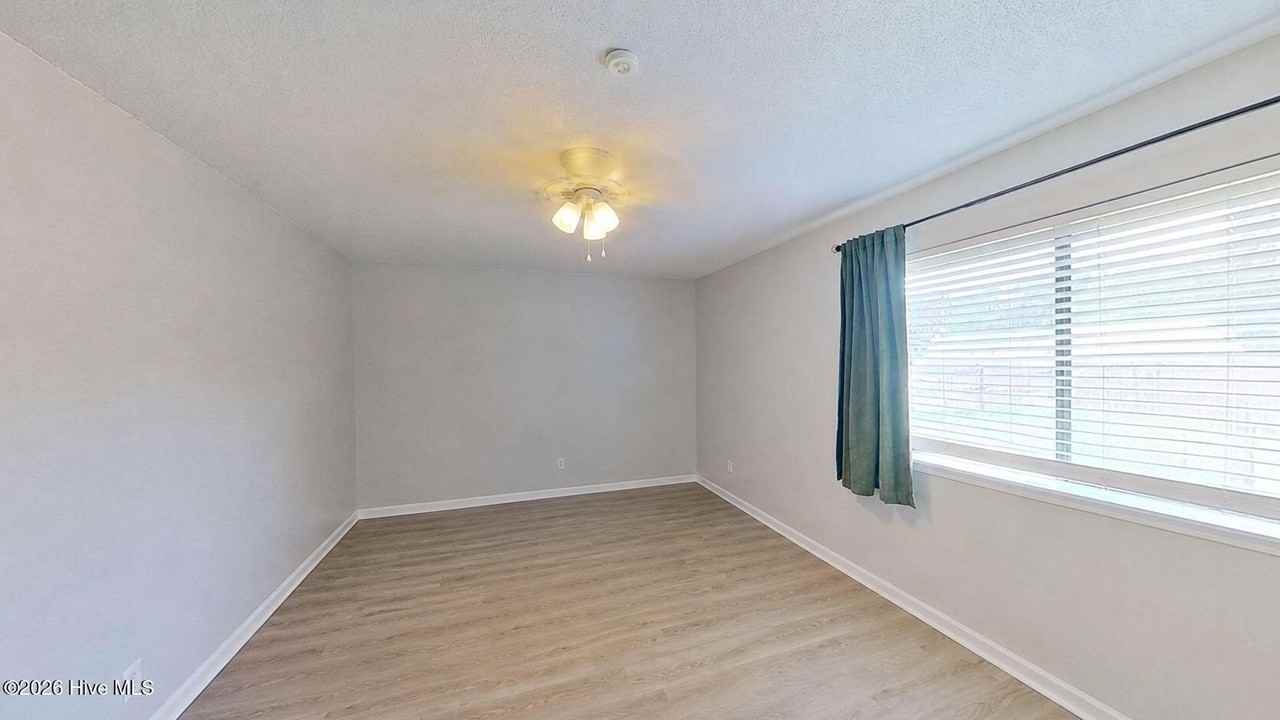 301 Dennis Rd - Photo 4 of 20