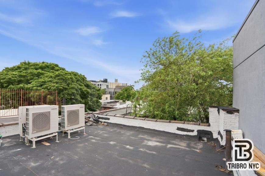 35 Covert St - Photo 6 of 7