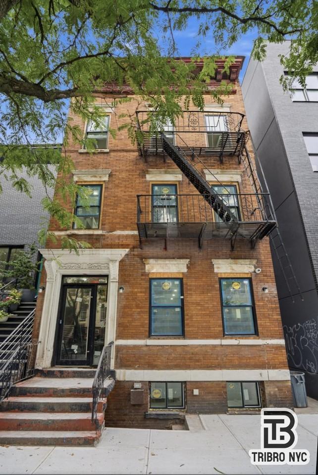 35 Covert St - Photo 7 of 7