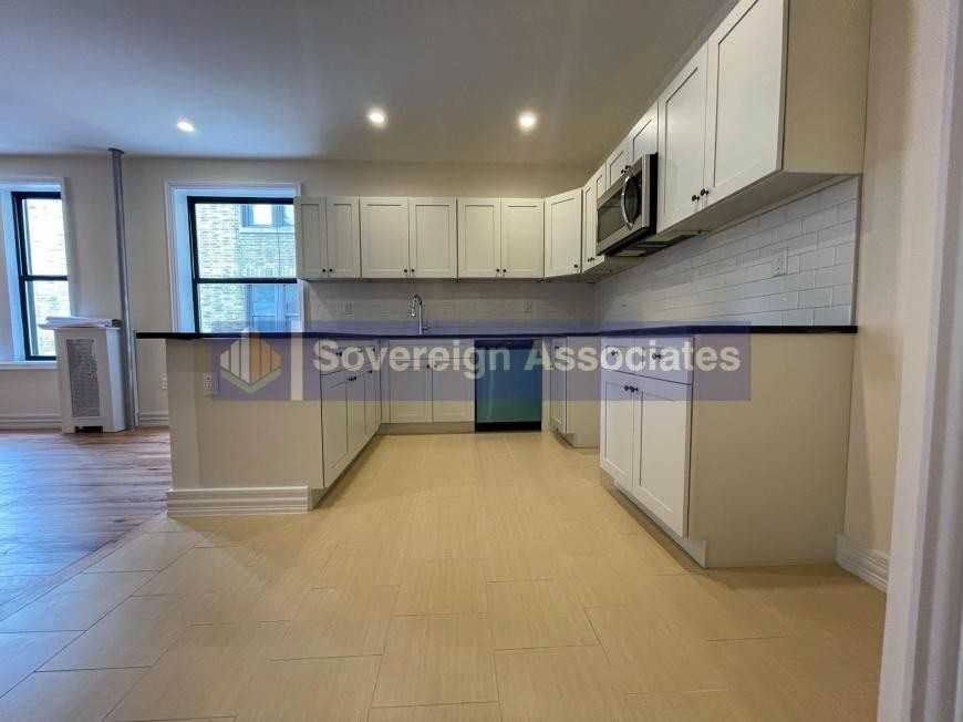 651 W 171st St - Photo 4 of 9