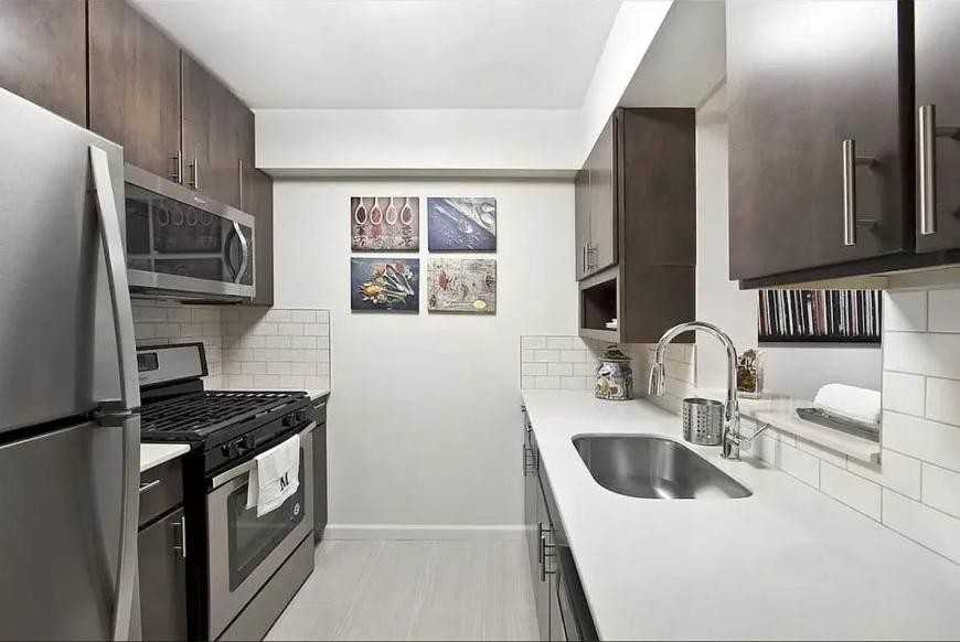 2763 Morris Ave - Photo 2 of 9
