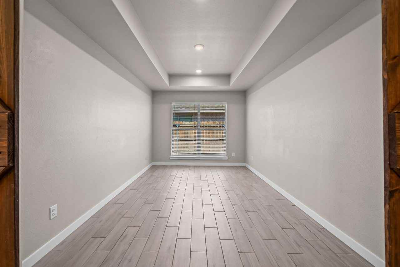 7421 29th St - Photo 5 of 33