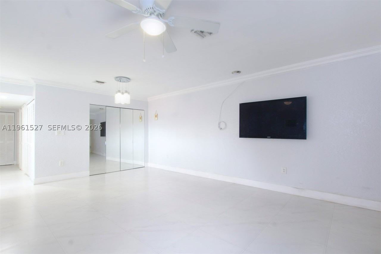 49 Majorca Ave #303 - Photo 4 of 22