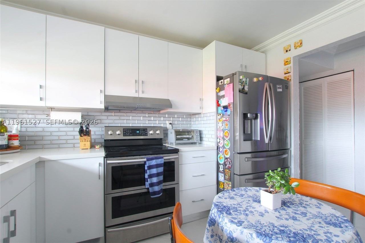 49 Majorca Ave #303 - Photo 6 of 22