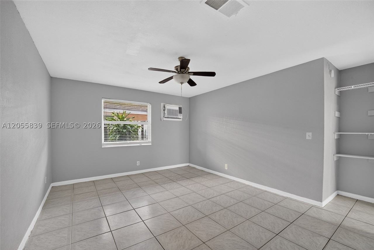 129 Se 4th Ave #4 - Photo 5 of 12