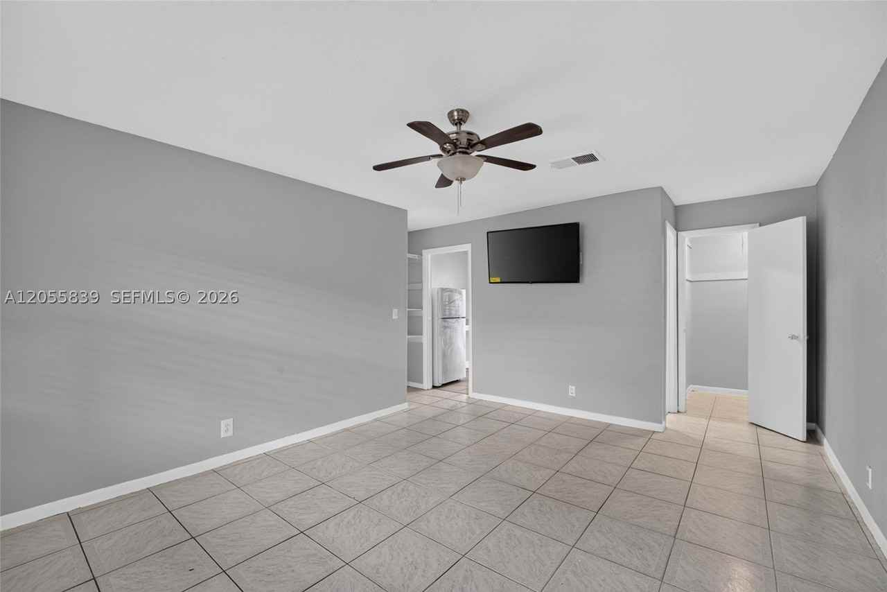 129 Se 4th Ave #4 - Photo 7 of 12