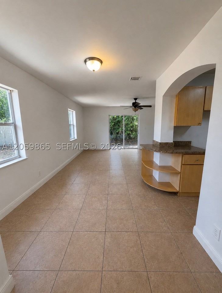 5202 Ne 14th Ter - Photo 4 of 17