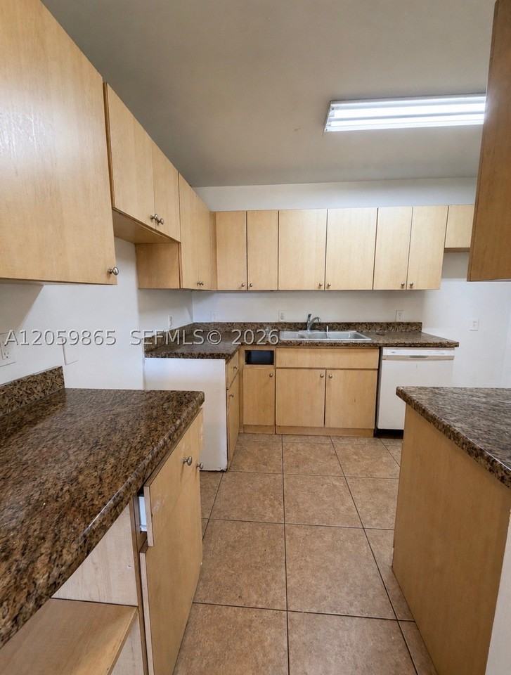 5202 Ne 14th Ter - Photo 6 of 17