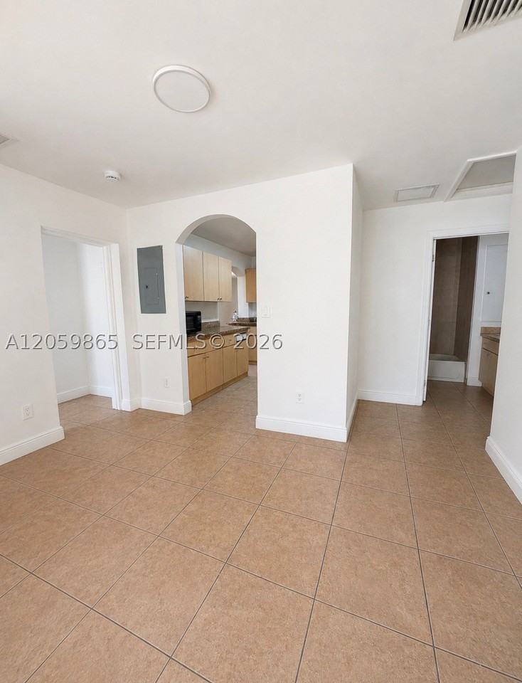 5202 Ne 14th Ter - Photo 7 of 17