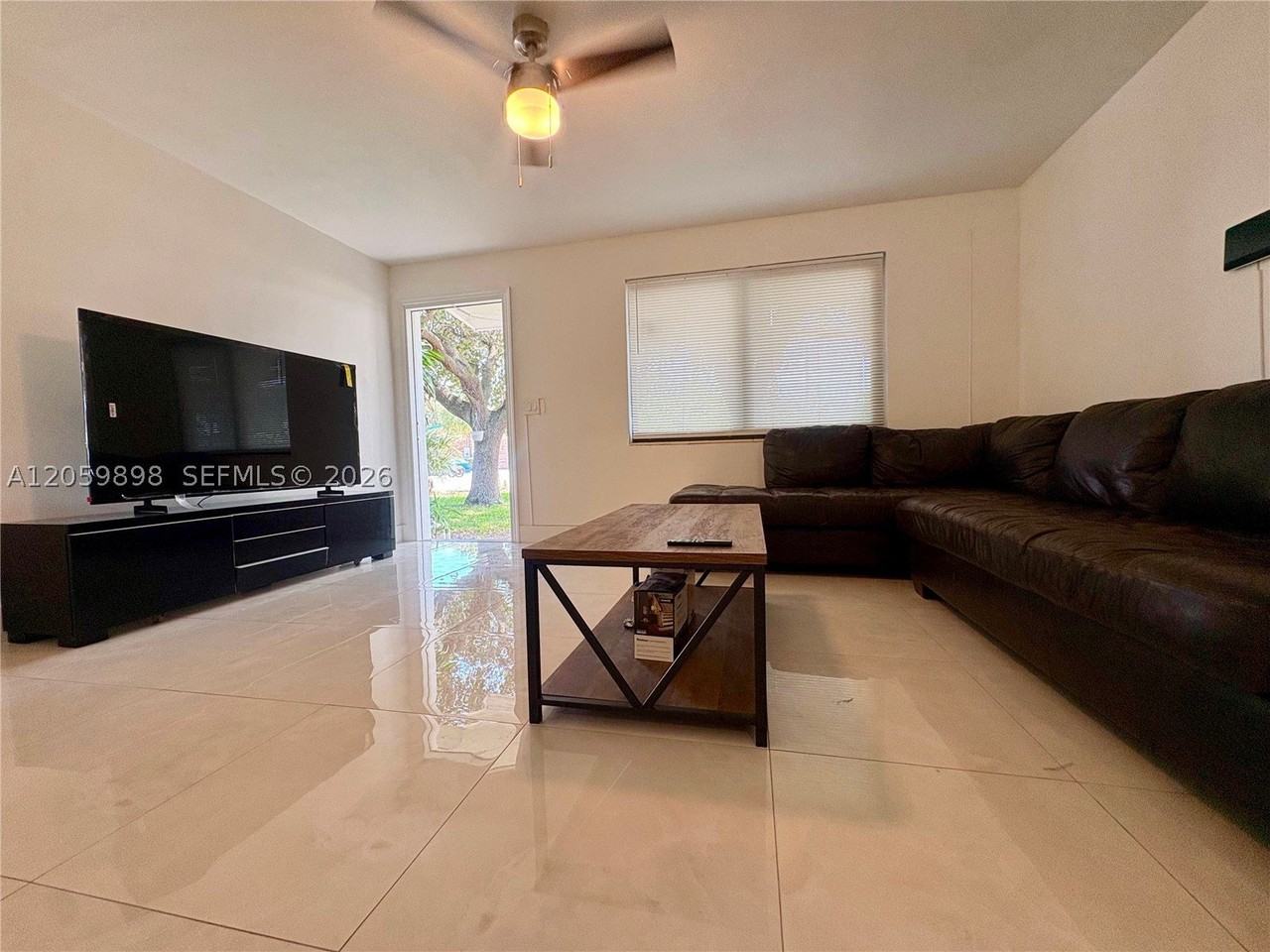 929 Sw 10th Ave #0 - Photo 2 of 15