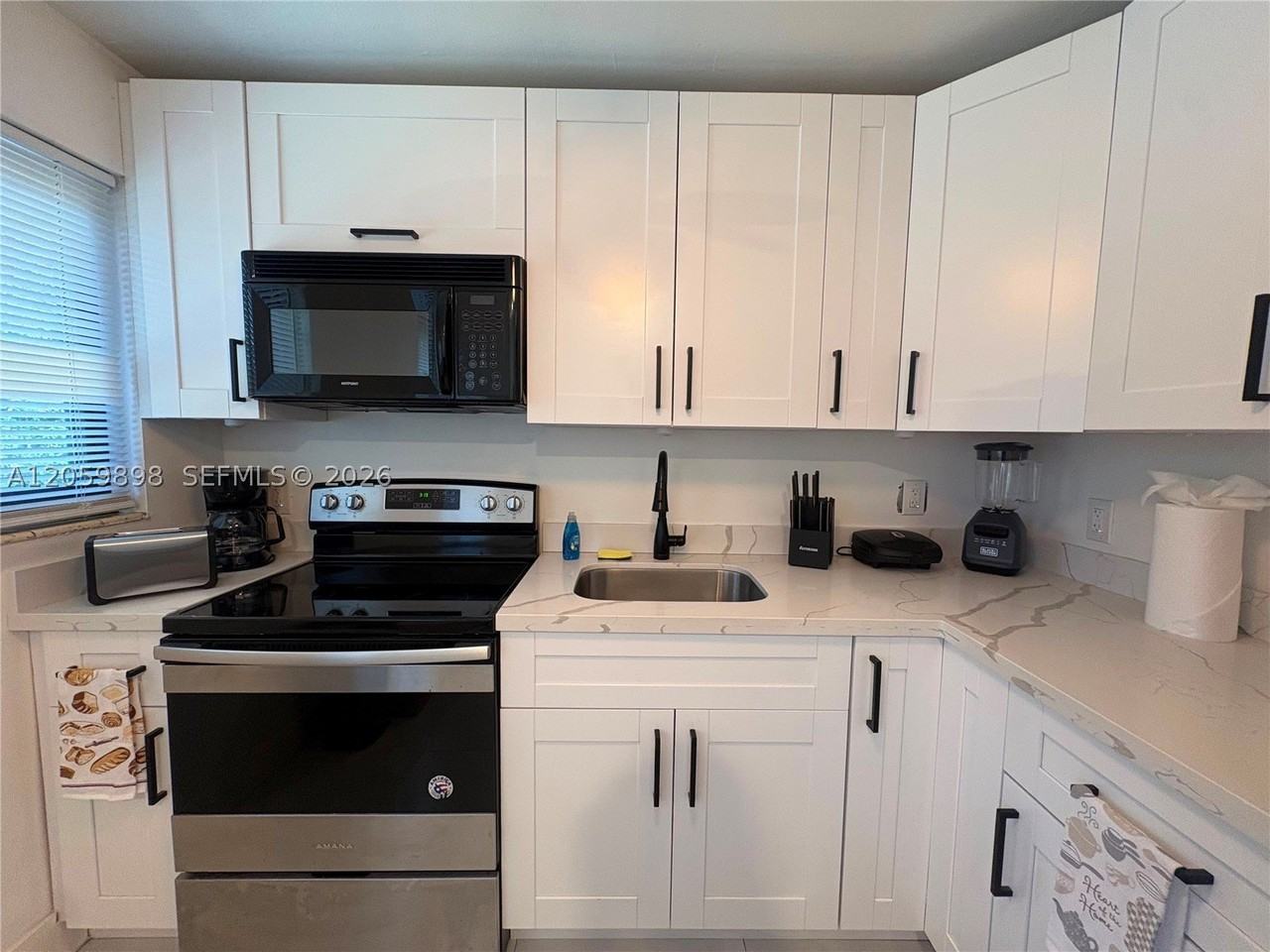 929 Sw 10th Ave #0 - Photo 3 of 15