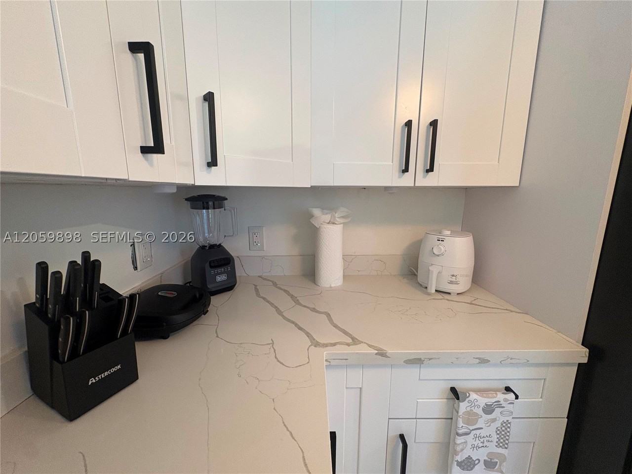 929 Sw 10th Ave #0 - Photo 4 of 15